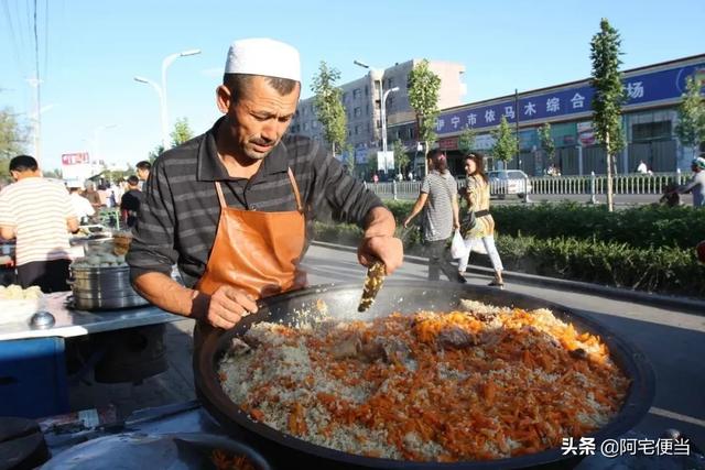 来新疆餐桌上必点的菜